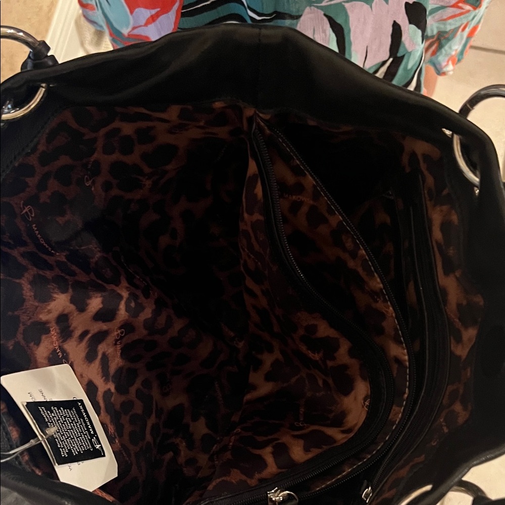 B. Makowsky Elegant Black and Tan Shoulder Bag - Picture 7 of 9
